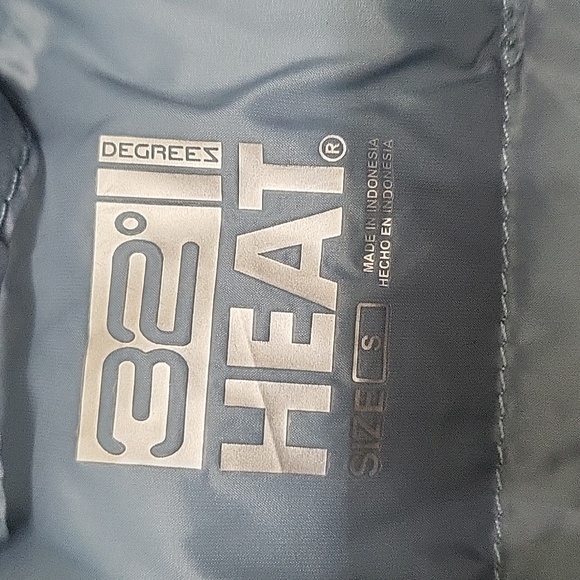 32 Degrees Lightweight puffy vest. Size Medium - Picture 2 of 5